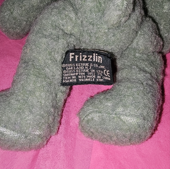 VINTAGE RUSS BERRIE " FRIZZLIN"  BLUE/GREEN BEAR WITH GINGHAM BOW PLUSH ANIMAL - Picture 8 of 9